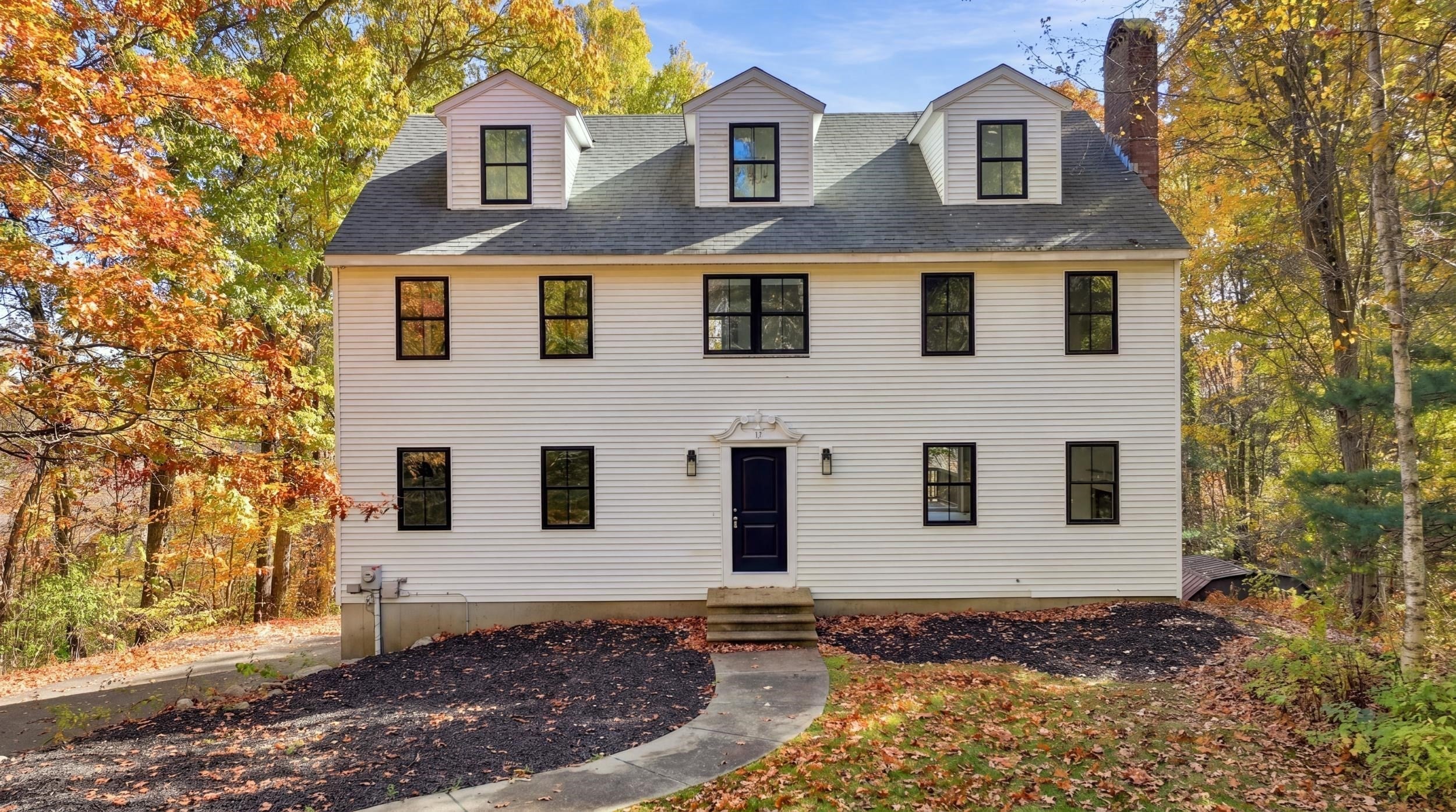 16 E Applewood Dr