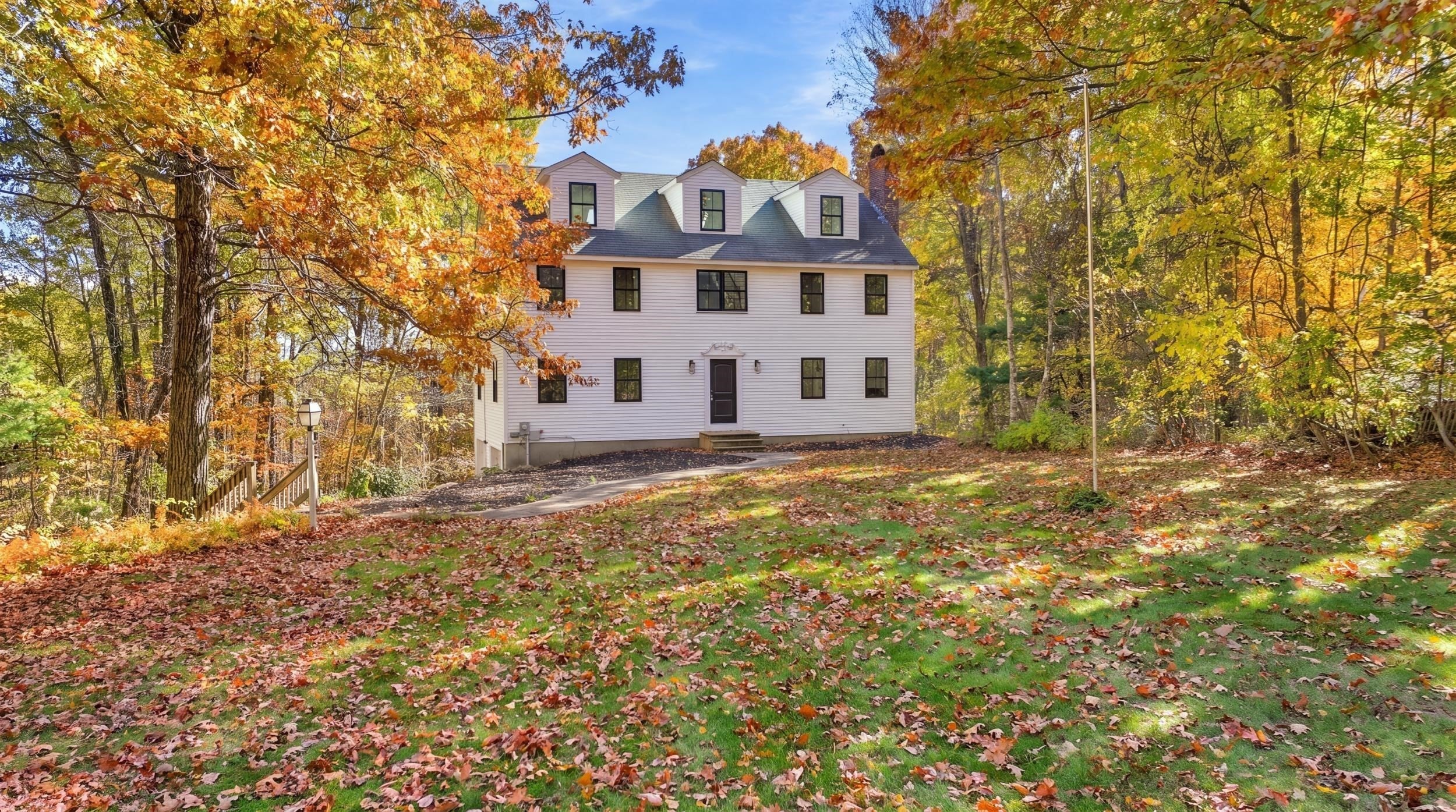 16 E Applewood Dr, Charlton MA 01507