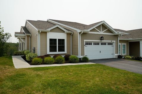 52 Clearview Ter 39 Millbury MA 01527