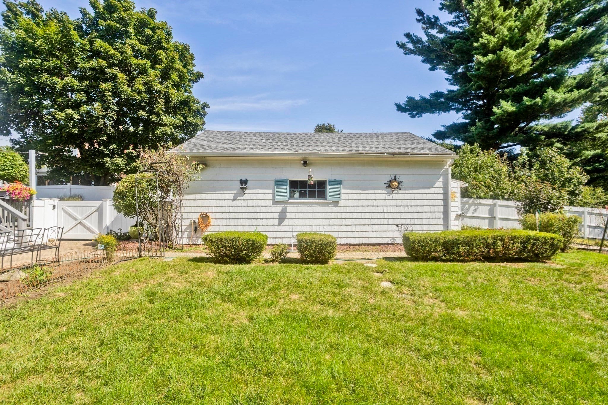 65 Beauchamp Terrace, Chicopee, MA Photo #31