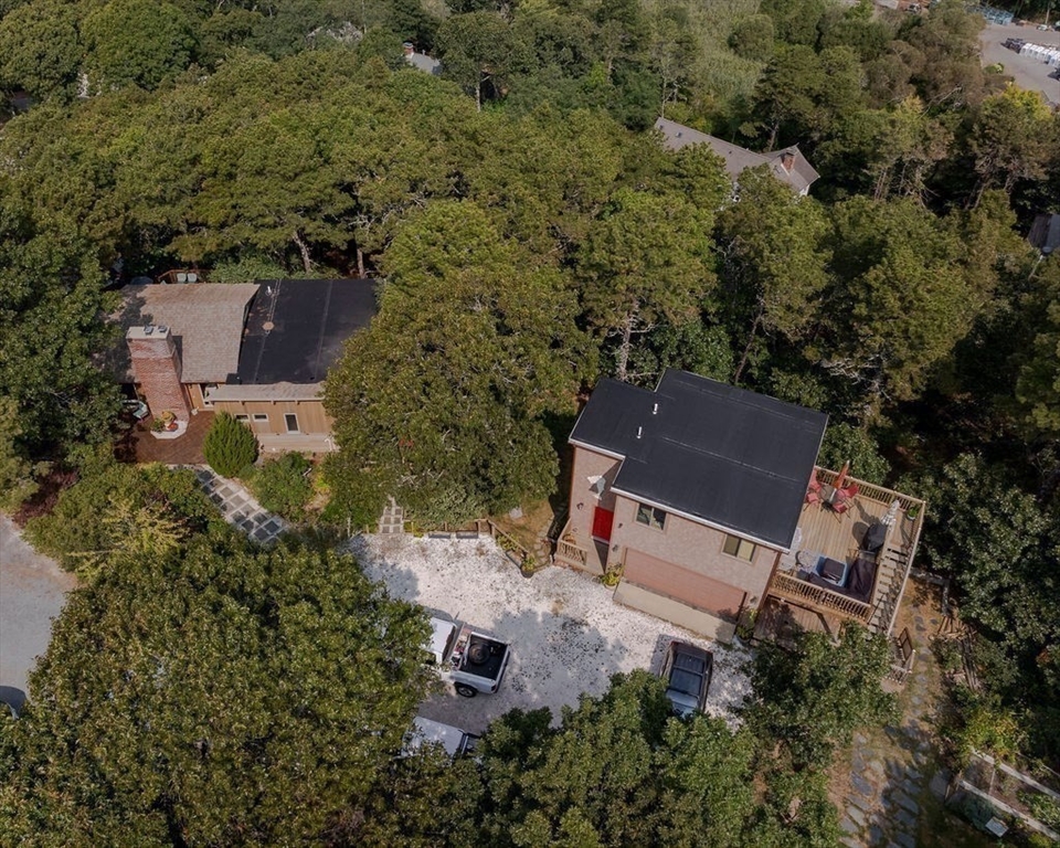 9 Kinnikinnick Road
