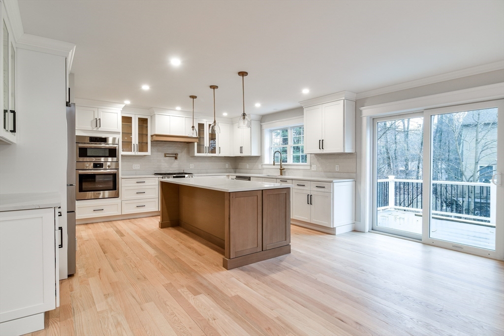 10 Nolin St