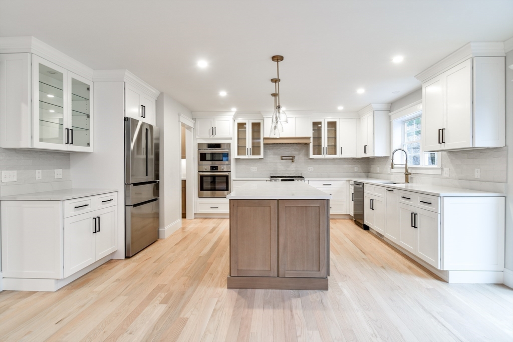 10 Nolin St