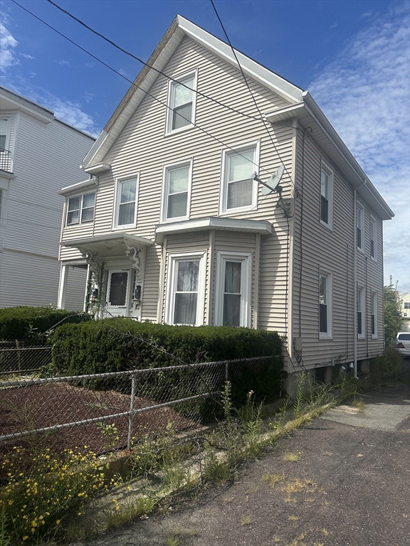 16 Oakes St