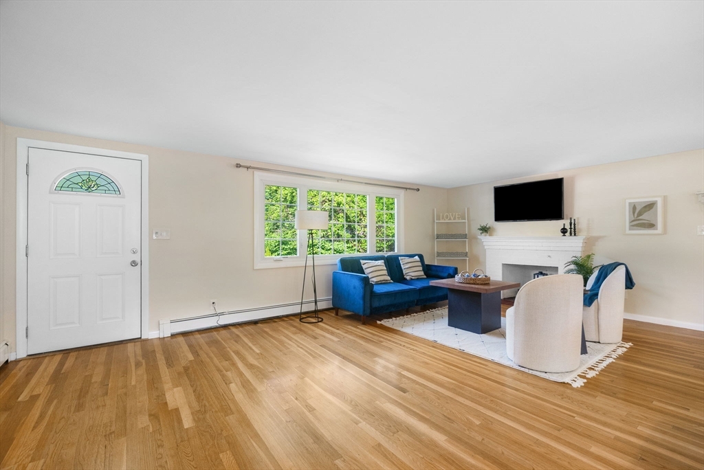 221 Totten Pond Rd