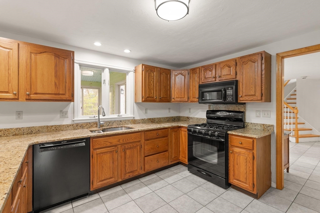15 Conrod Ct, Mansfield, MA Photo #13