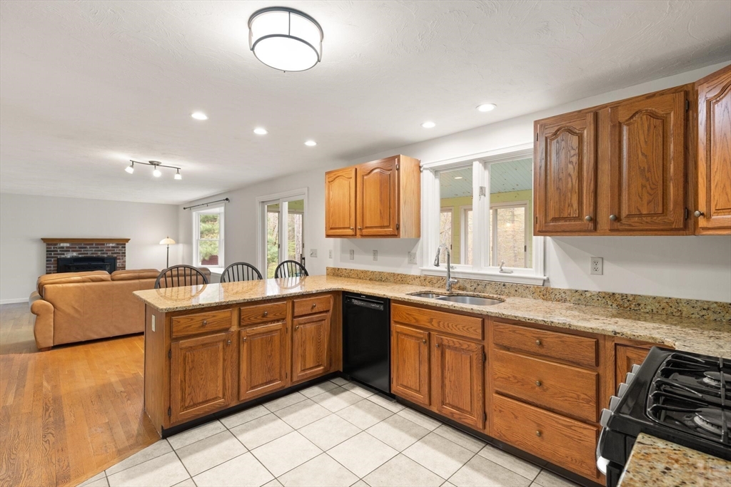 15 Conrod Ct, Mansfield, MA Photo #14