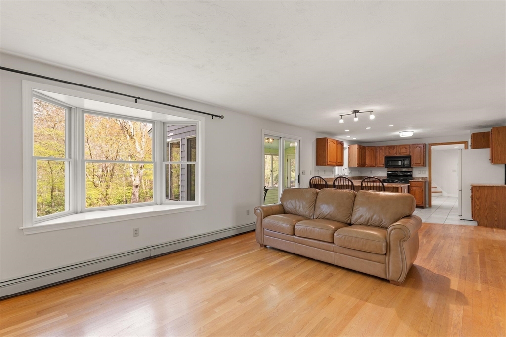 15 Conrod Ct, Mansfield, MA Photo #9