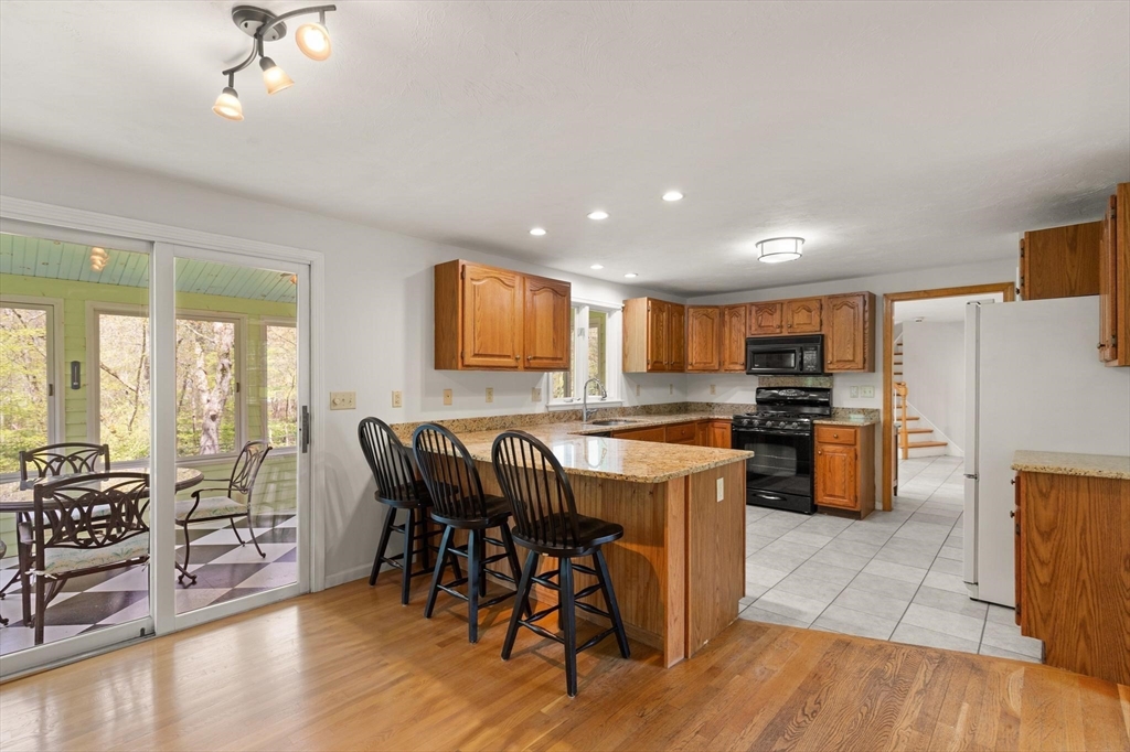 15 Conrod Ct, Mansfield, MA Photo #12