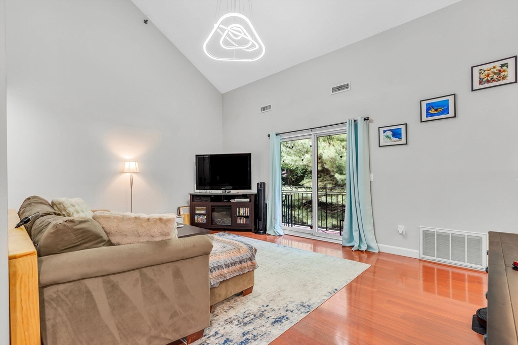 124 Tennis Plaza Rd 2