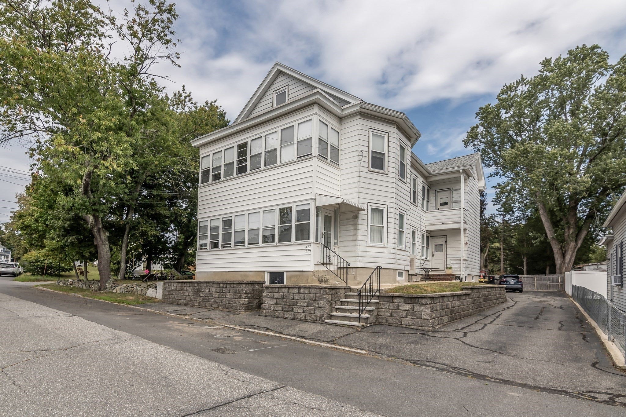 Photo of 277 Cumberland Rd, Lowell, MA