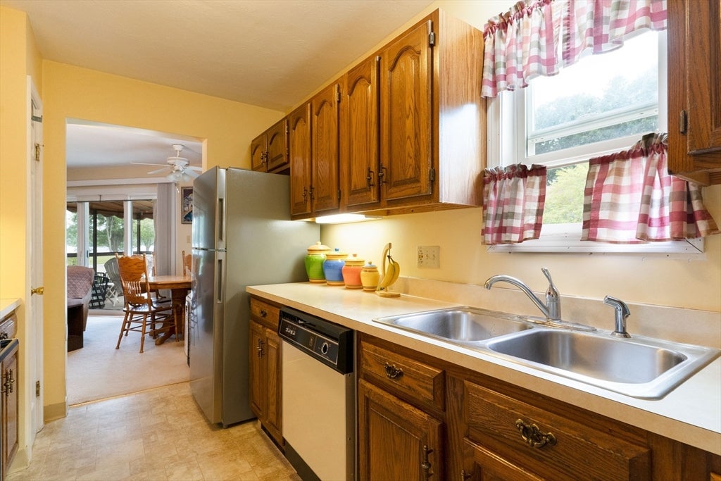 104 Brunnell Ave #104, Brookfield, MA, 104 Brunnell Ave #104, Brookfield, MA Photo #5