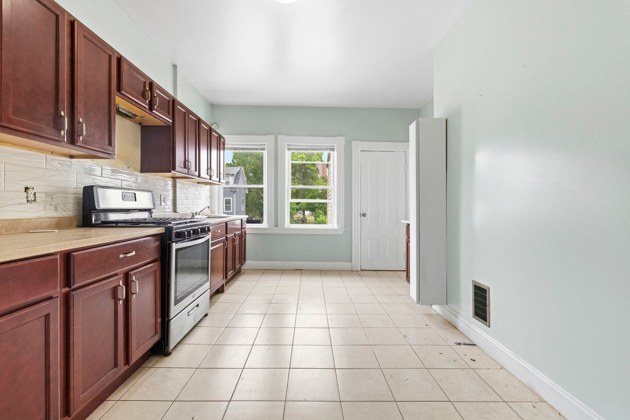 31-33 Lothrop St