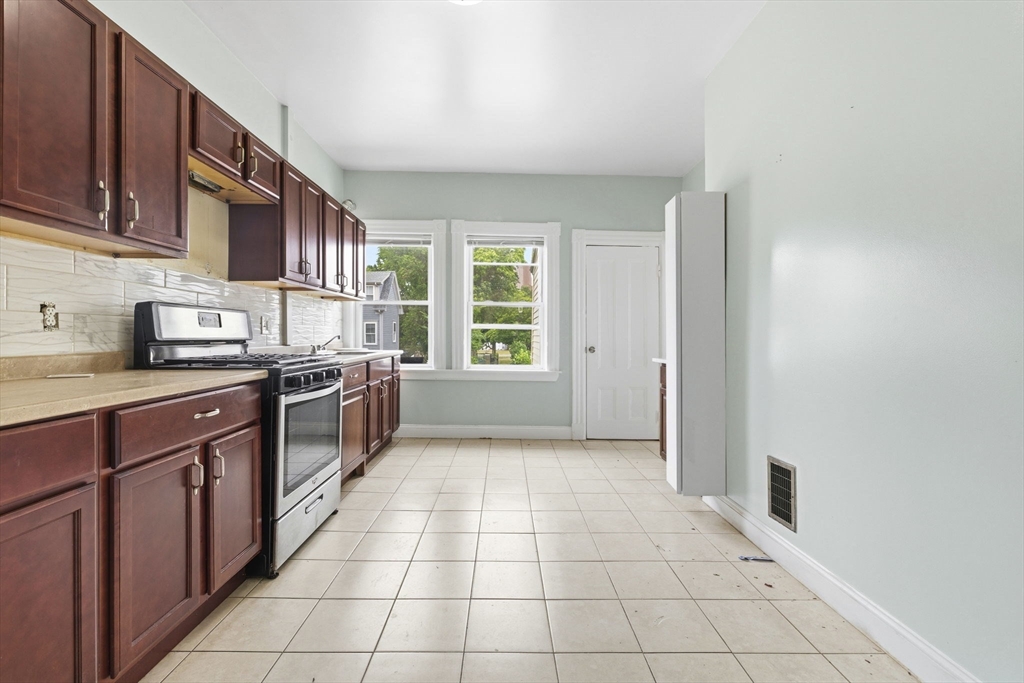 31-33 Lothrop St