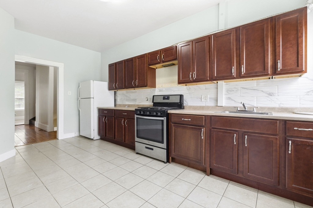 31-33 Lothrop St