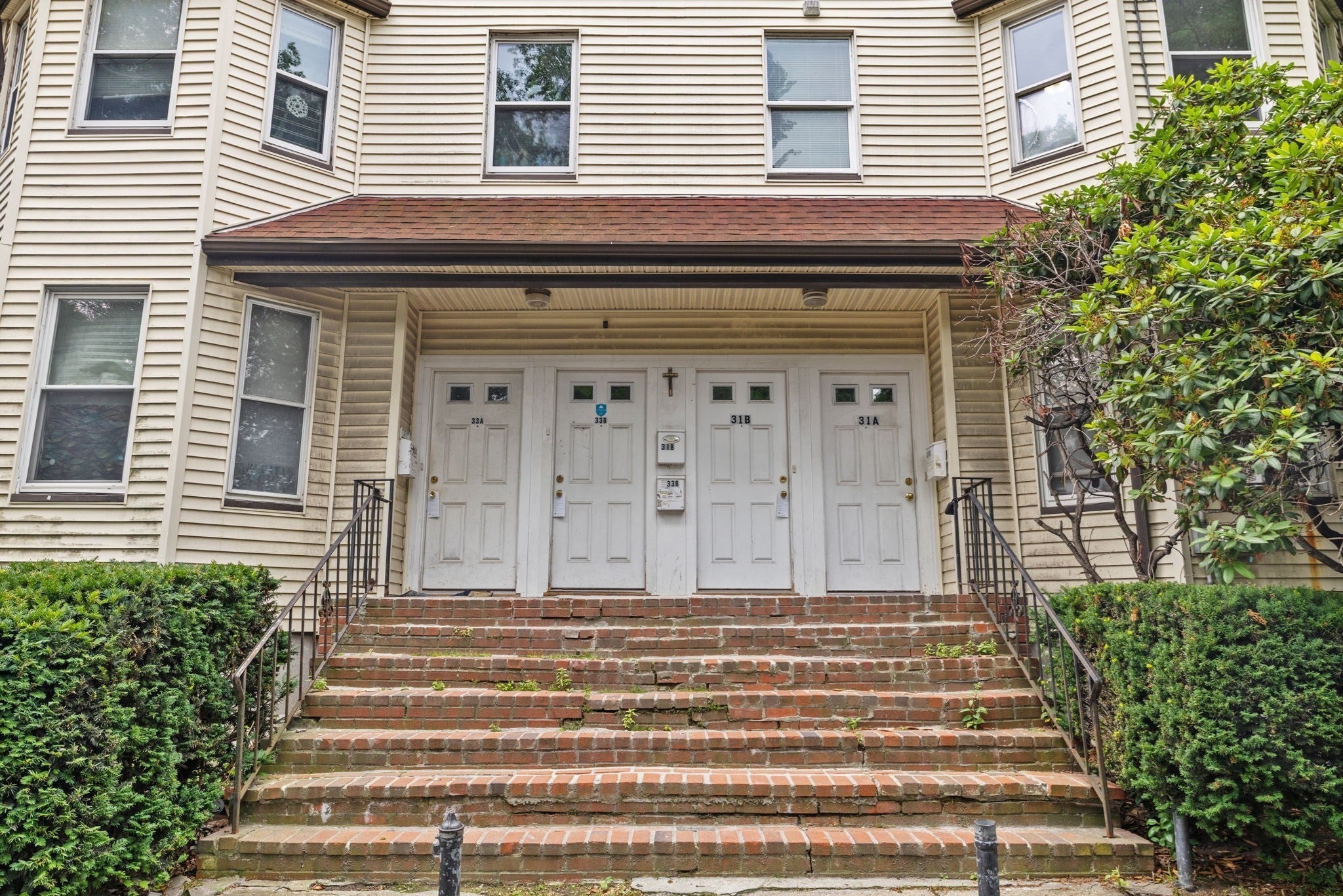 31-33 Lothrop St