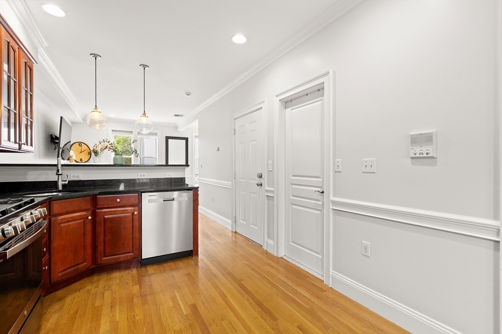 Boston, Massachusetts 02127, United States, 1 Bedroom Bedrooms, ,1 BathroomBathrooms,Residential,Pending,139130