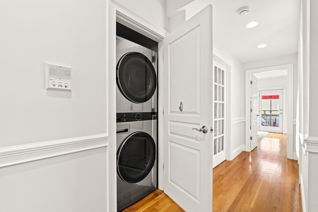 Boston, Massachusetts 02127, United States, 1 Bedroom Bedrooms, ,1 BathroomBathrooms,Residential,Pending,139130