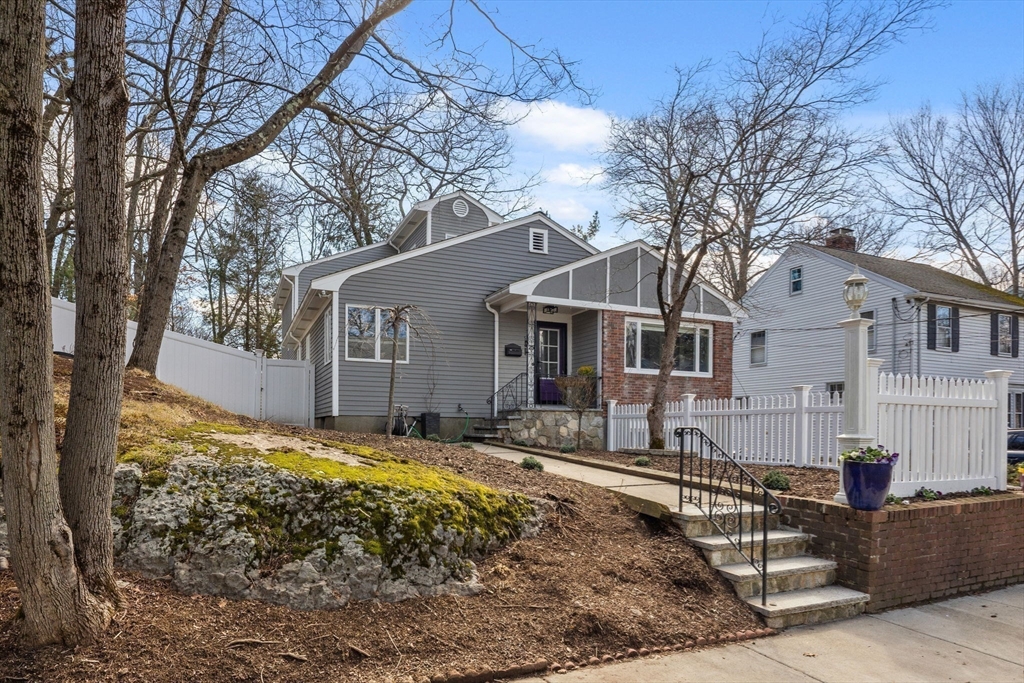 25 Clearwater Rd