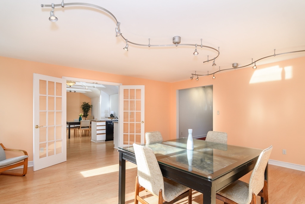 15 Mackintosh Avenue