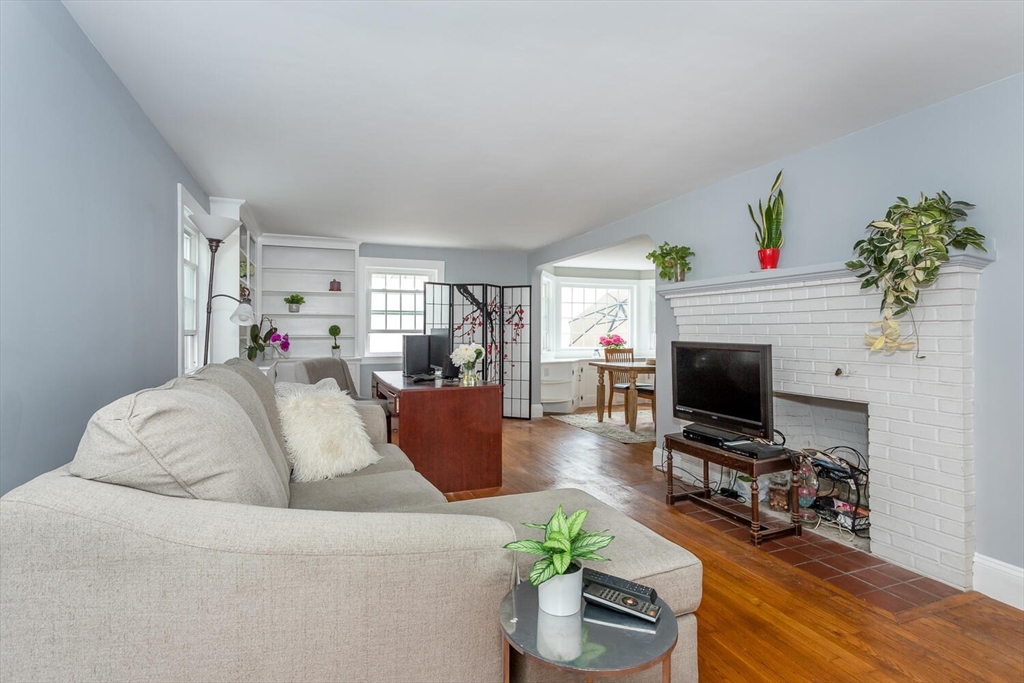 19 Willow Ave