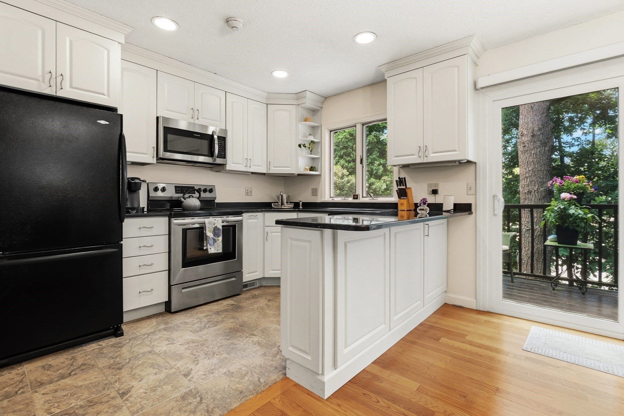 305 Salem St 312