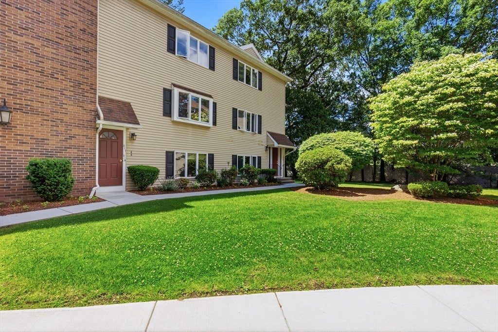 305 Salem St 312