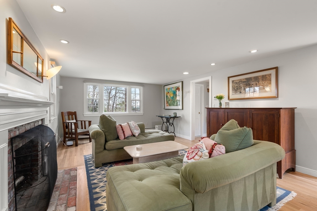 70 Pokonoket Ave