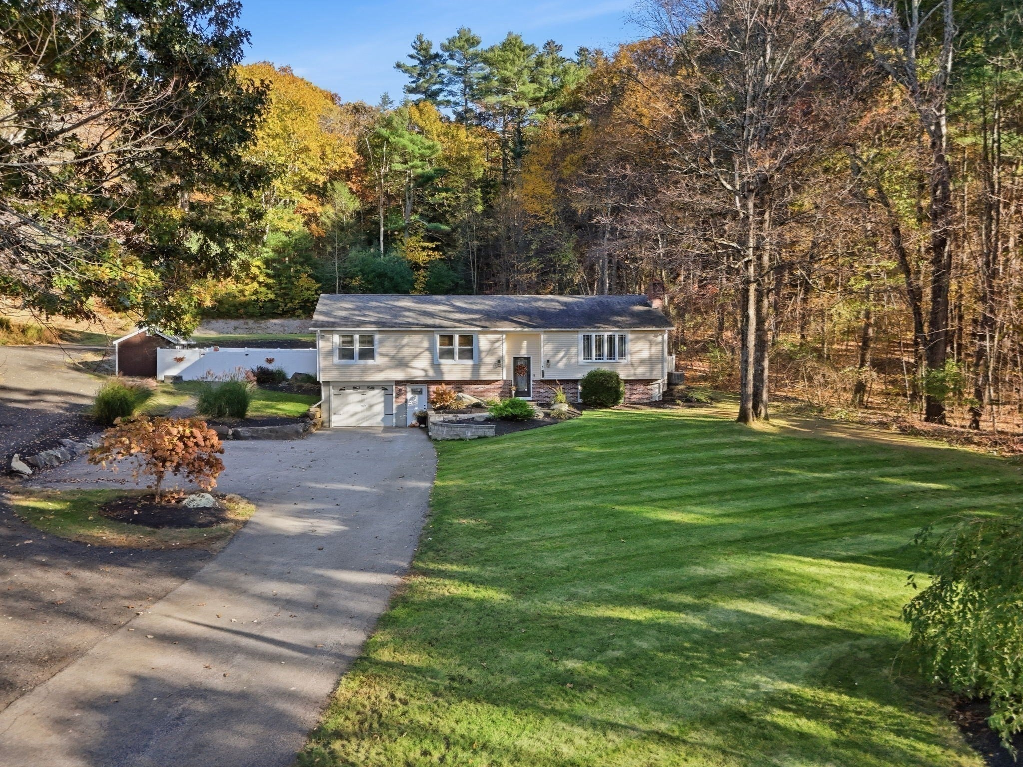 60 E Brimfield Rd, Holland, MA Photo #40