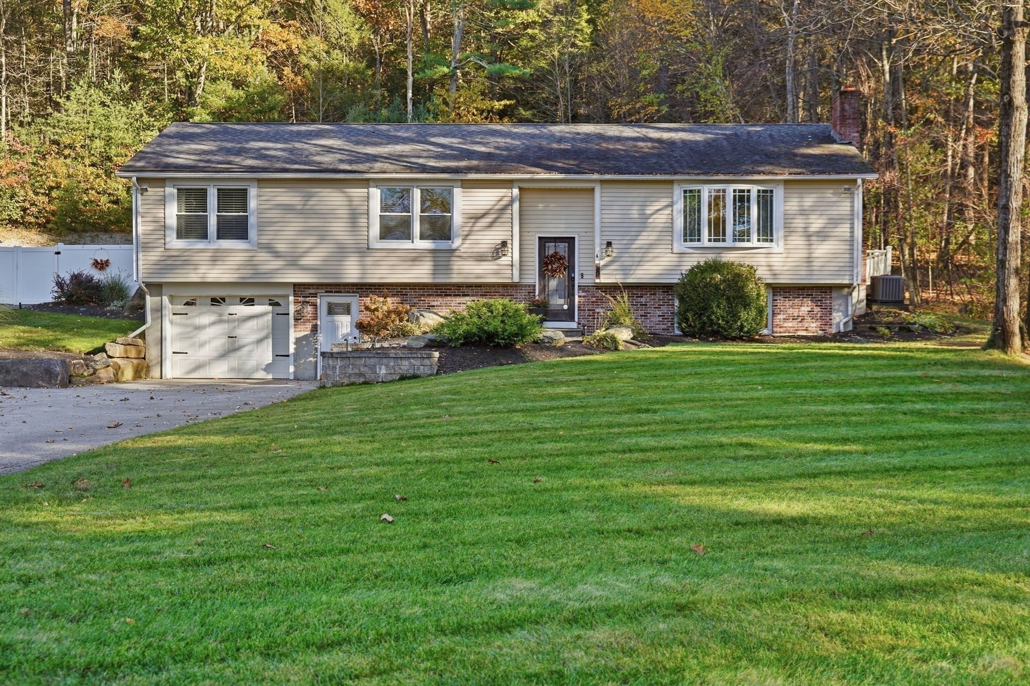 60 E Brimfield Rd, Holland, MA Photo #42