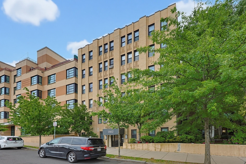1662 Commonwealth Ave 43