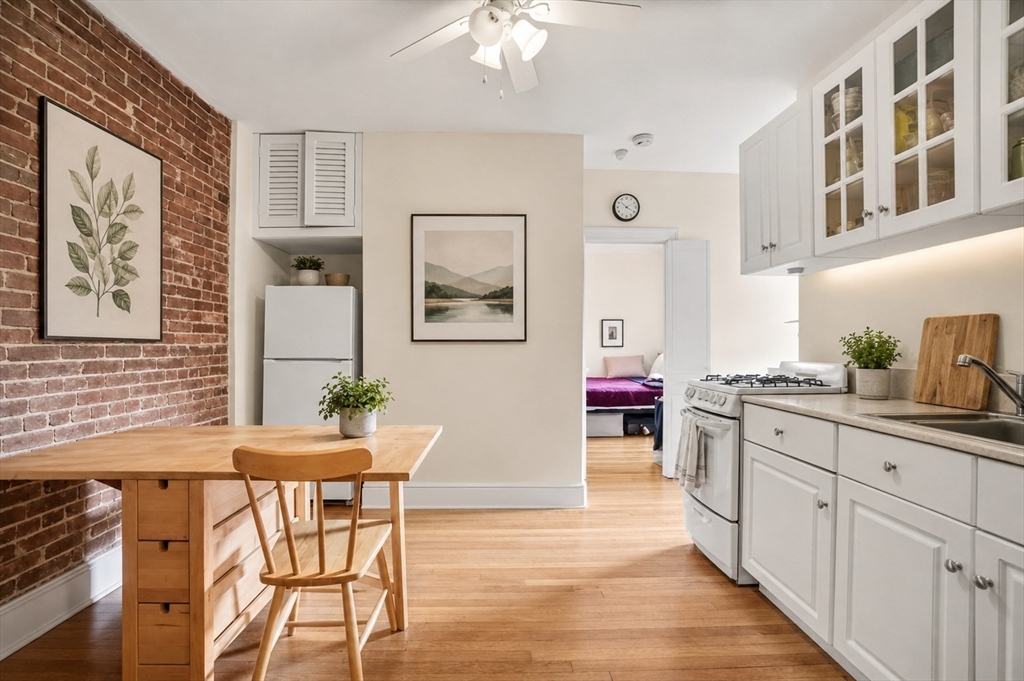 130 Myrtle St #1, Boston, MA Photo #2