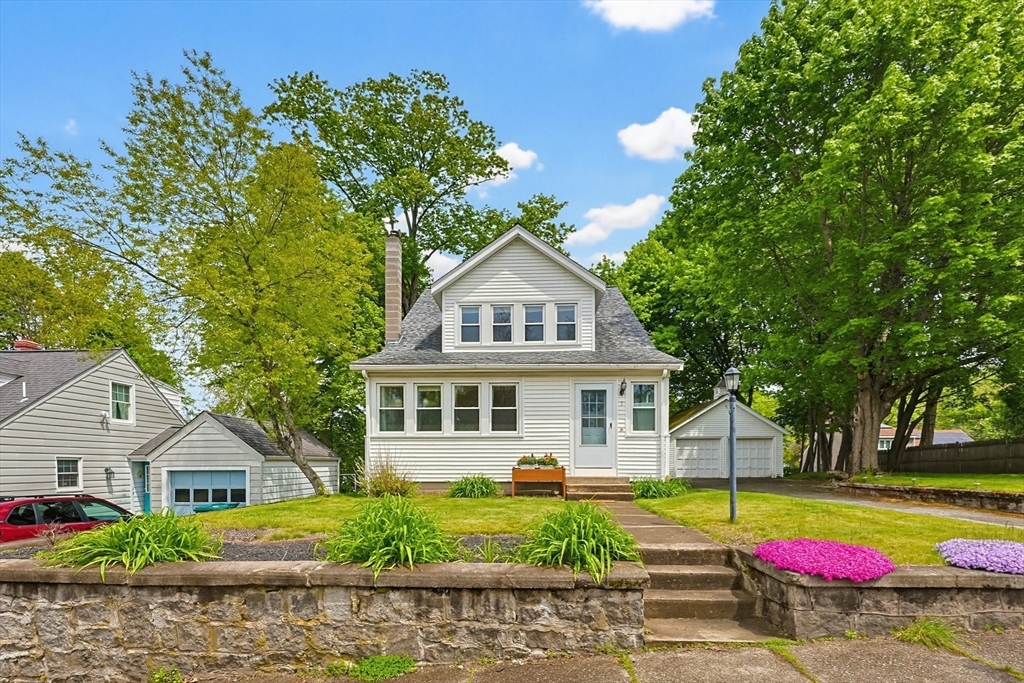 7 Whitin Avenue, Northbridge, MA Photo #3