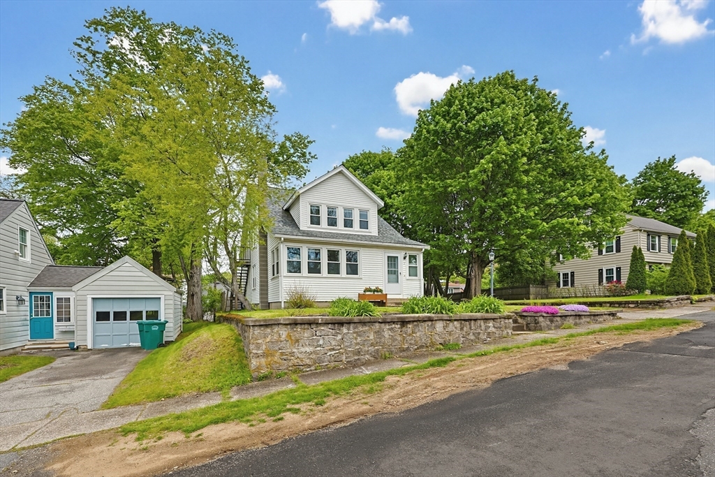 7 Whitin Avenue, Northbridge, MA Photo #4