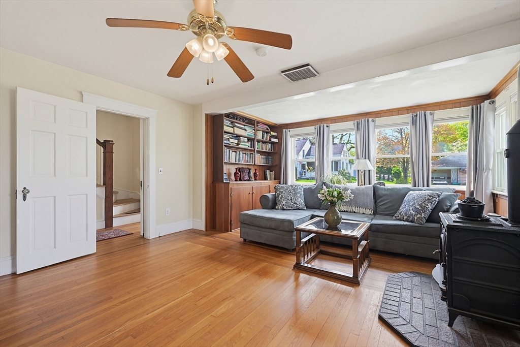 7 Whitin Avenue, Northbridge, MA Photo #8