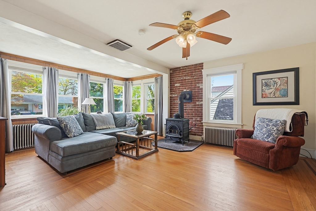 7 Whitin Avenue, Northbridge, MA Photo #6
