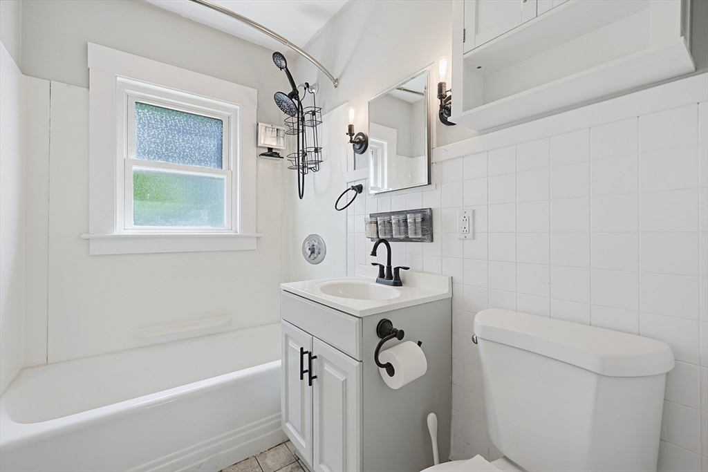 7 Whitin Avenue, Northbridge, MA Photo #32