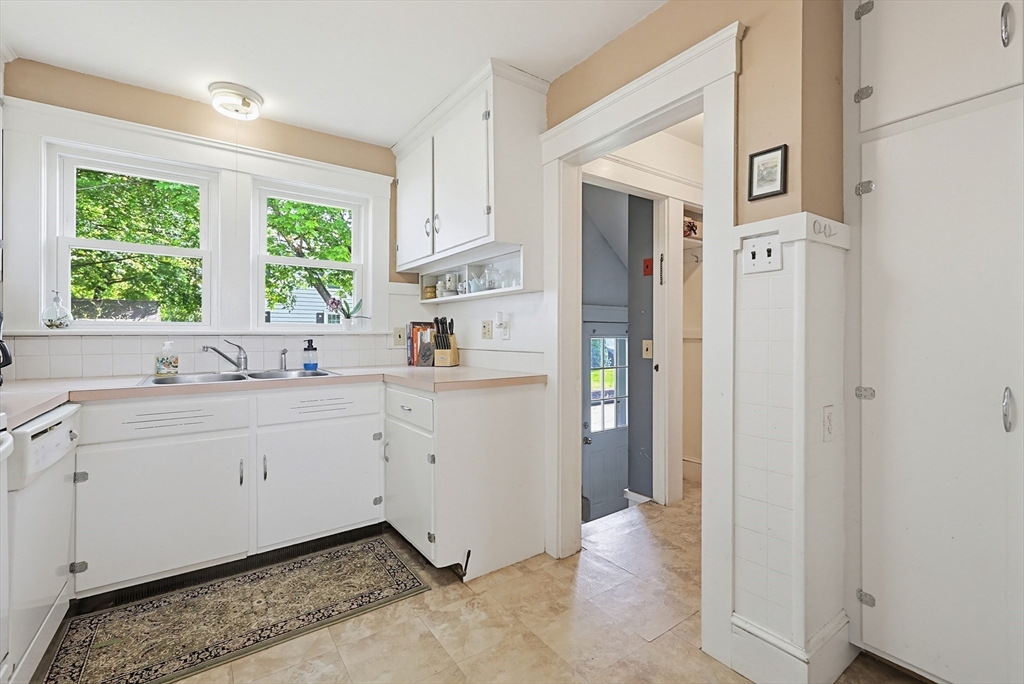 7 Whitin Avenue, Northbridge, MA Photo #15