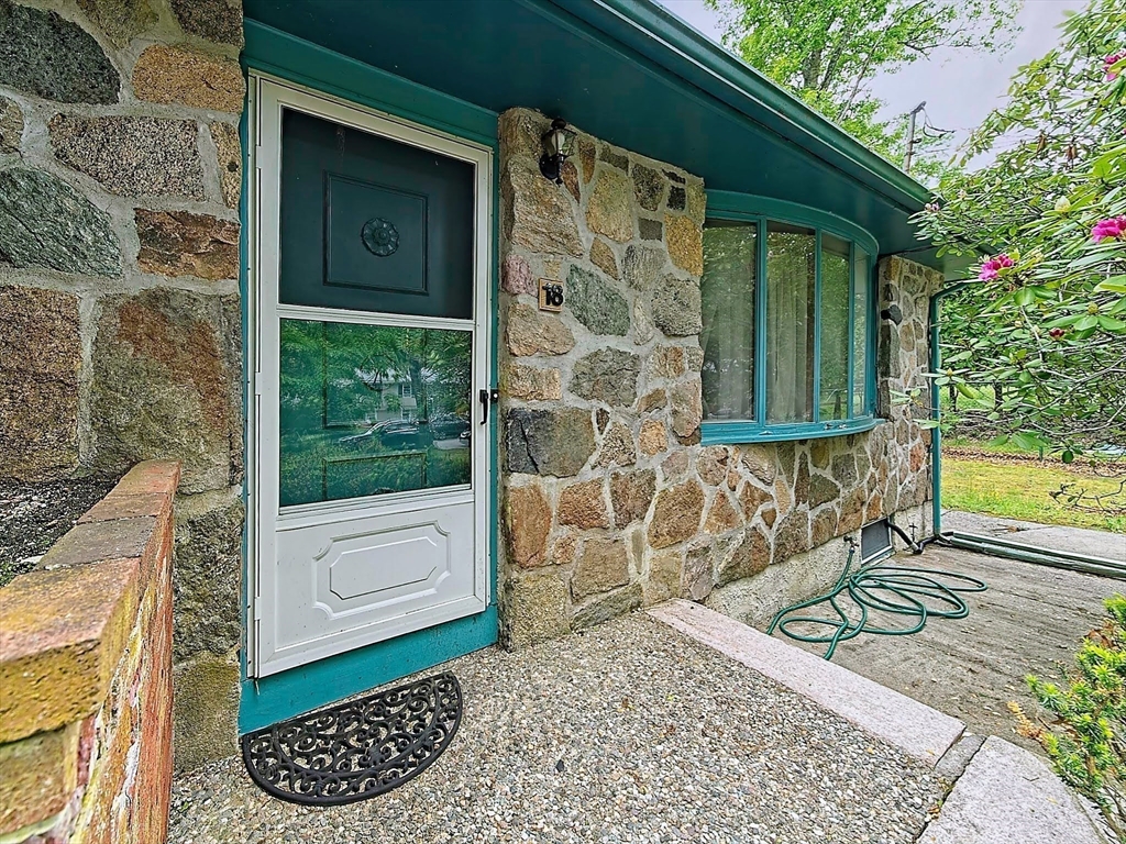 18 Shady Oak Dr