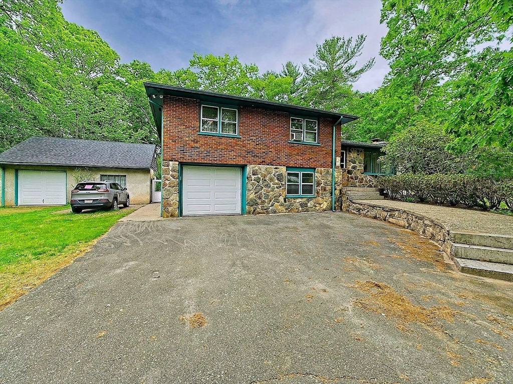 18 Shady Oak Dr