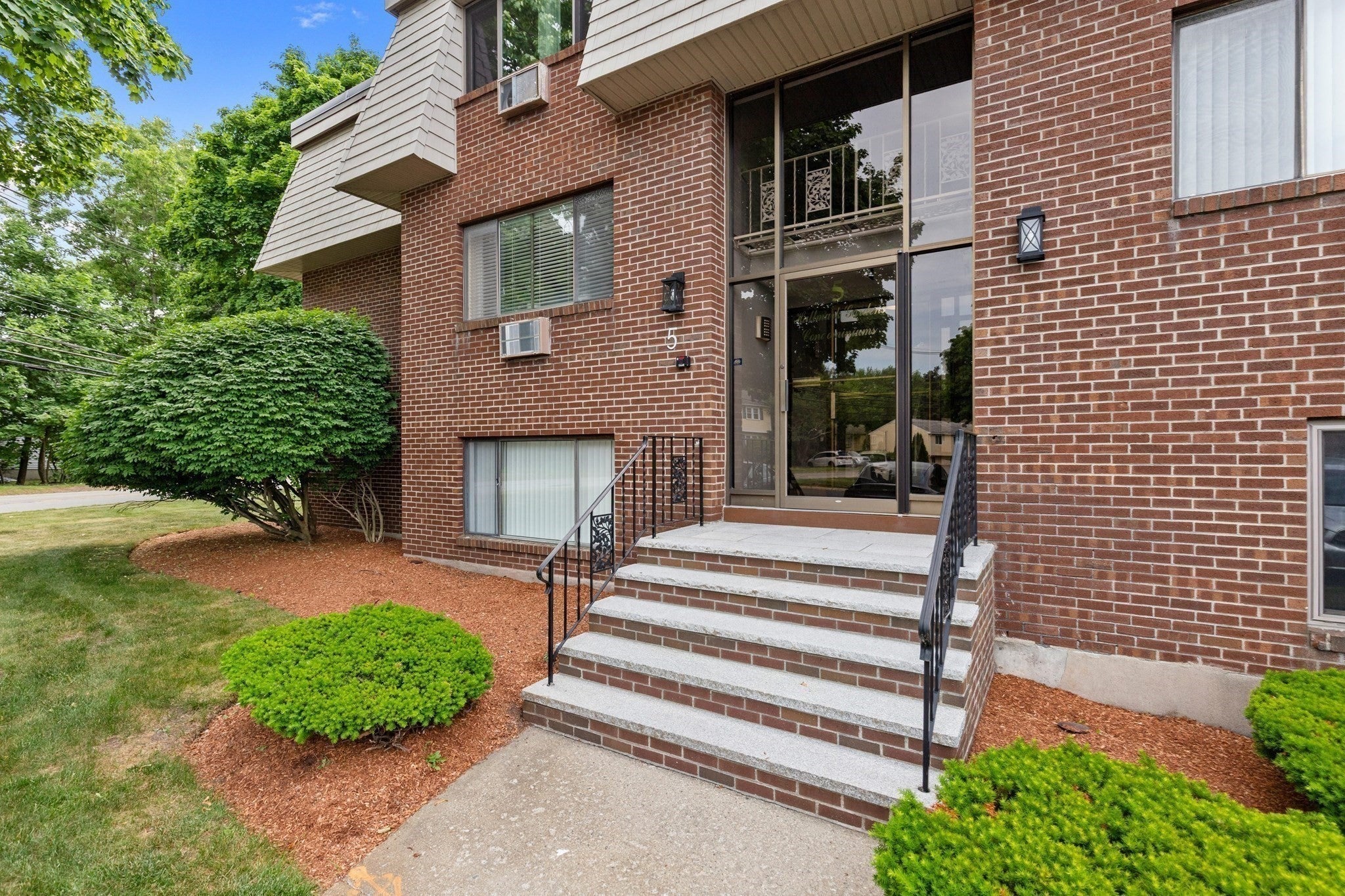 5 Hallmark Gardens