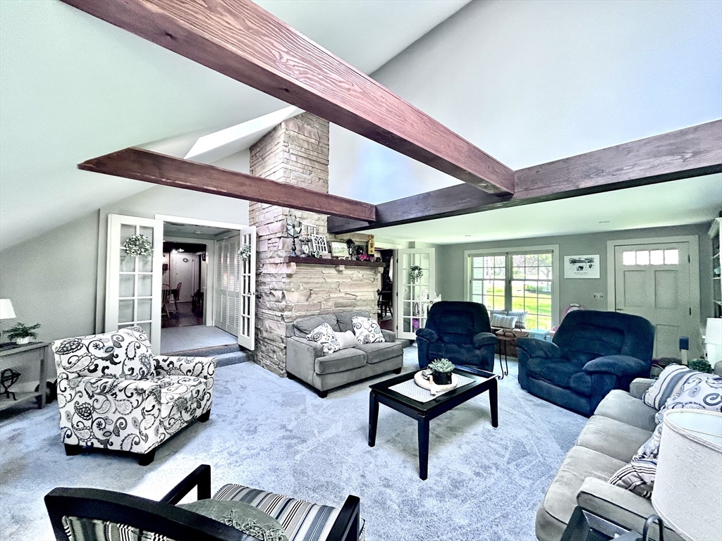 10 Garrison St