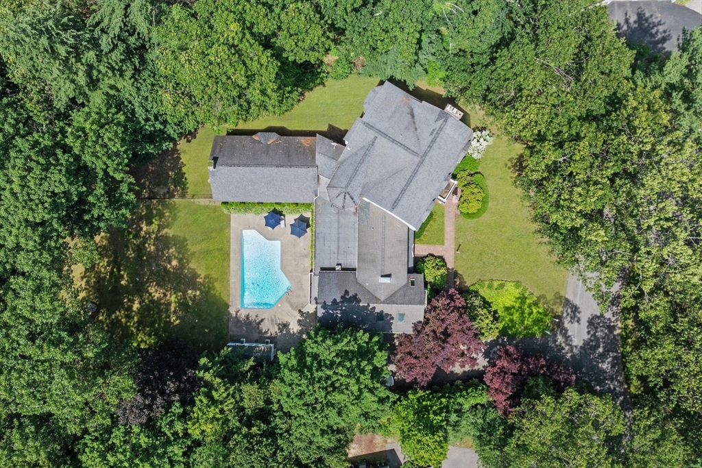 38 Lincoln Circle East