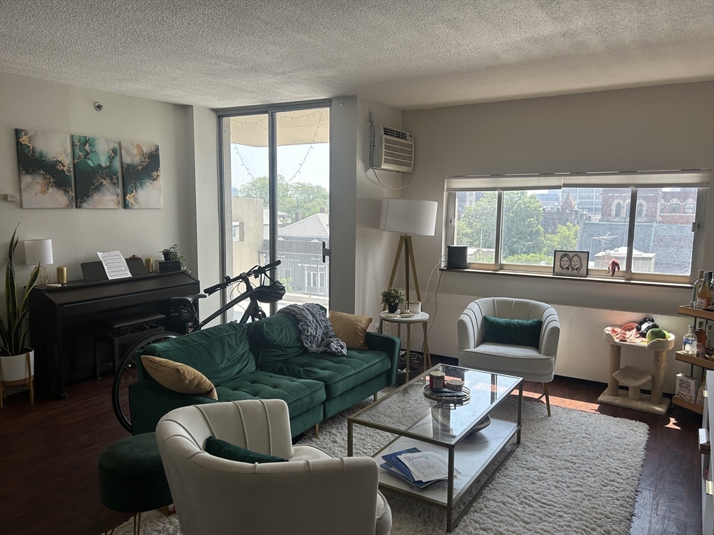 Cambridge, Massachusetts 02139, United States, 2 Bedrooms Bedrooms, ,2 BathroomsBathrooms,Residential,Active,148721