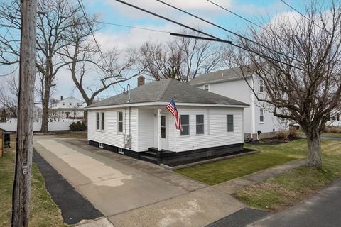Photo of 37 Austin Ave, East Providence, RI 02914 (MLS # 73493871)