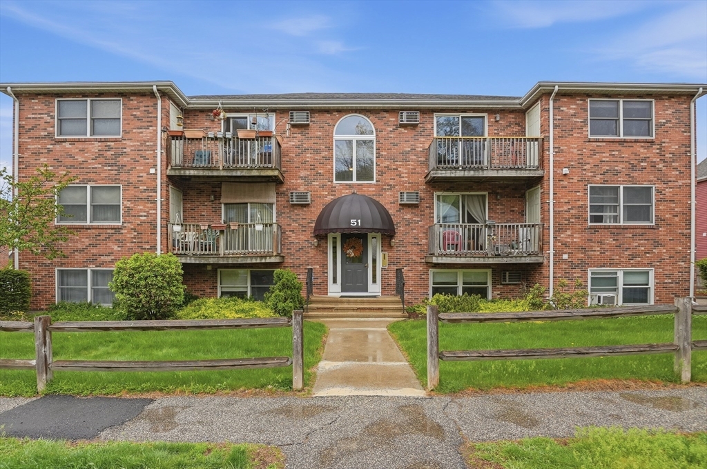 Click for 51 Alvarado Ave #204, Worcester, MA slideshow