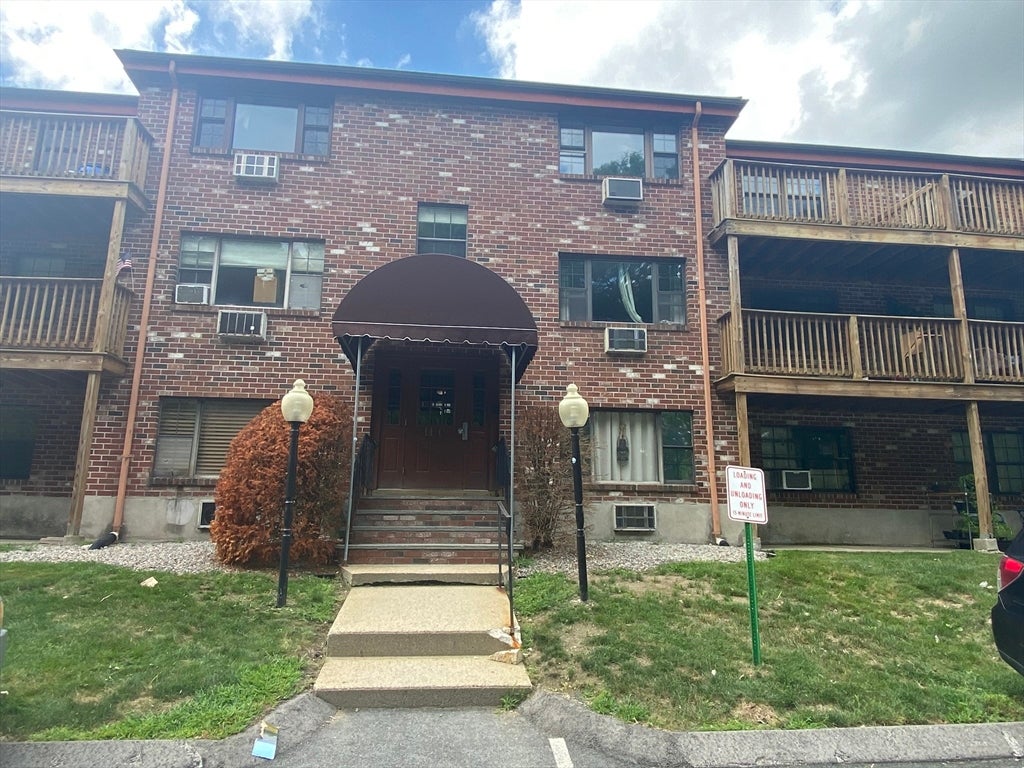 Photo of 14 Mayberry Dr, Westborough, MA