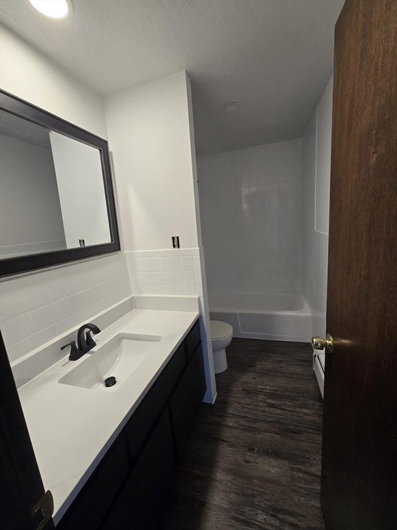 24 Inman St 32