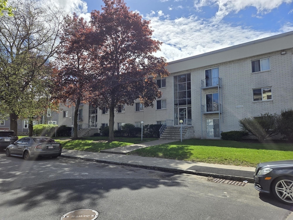 24 Inman St 32