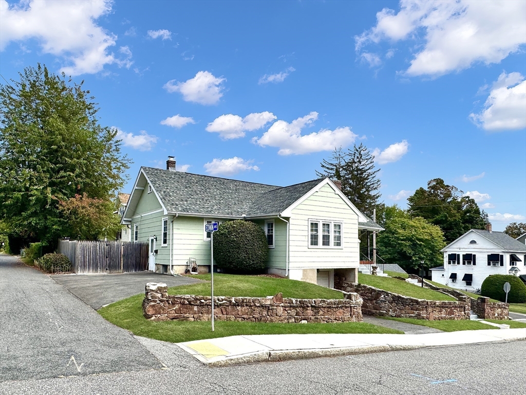 43 Woods Ave